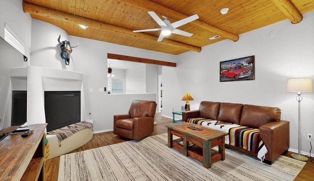 Rio Rancho Stay SW-Style Sandia Mountain Views