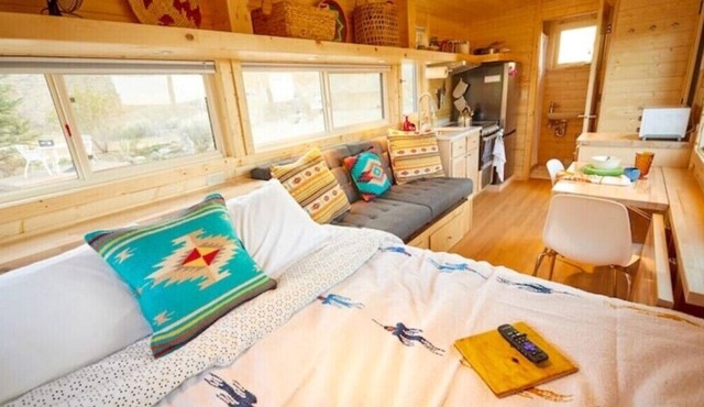 Rio TinyHome w View, Hot Tub 2 miles to Hot Spring