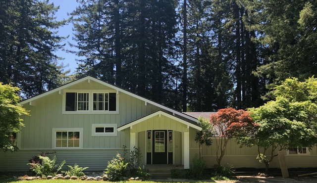River front upgraded home! in Crescent City