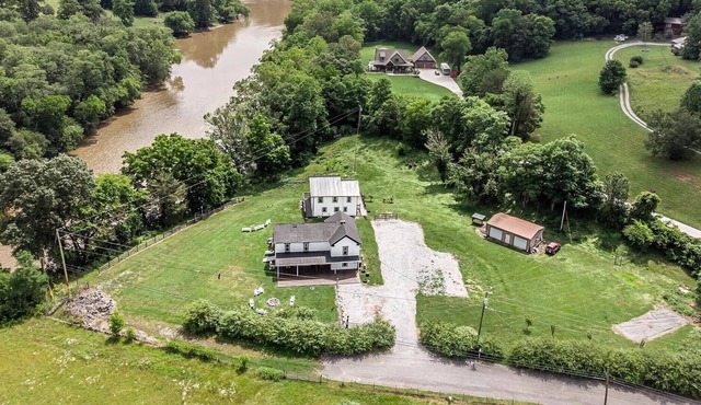 Riverfront 1800s Stagecoach Inn! Completely remodeled with 5 beds/5 baths