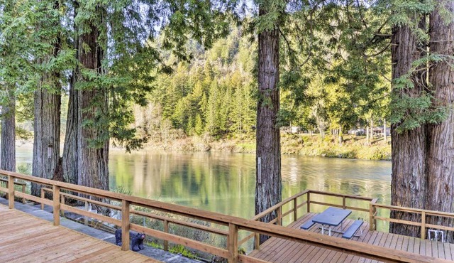 Riverfront Crescent City Home, 8 Mi to Beach! in Smith River