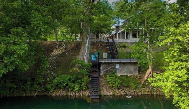 Riverfront | Firepit & Gameroom!