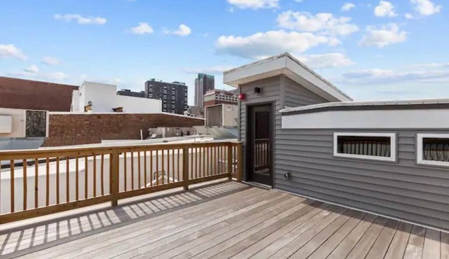 Riverfront Loft - Private Balcony - King Bed - Arch, Conventions & Casino