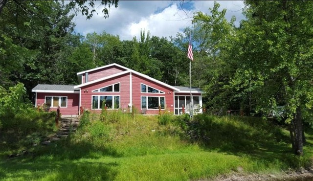 Riverfront Private Wooded 4-Season Cottage Retreat