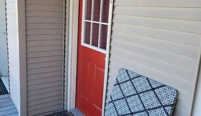 Roberts ave. Immaculate Rental For Nurses Apt D