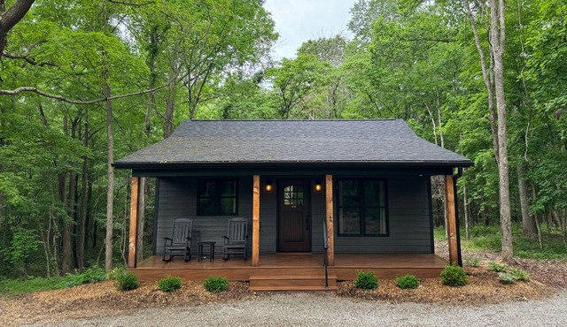 Romantic 1BR Cabin w/Hot Tub Near Carbondale