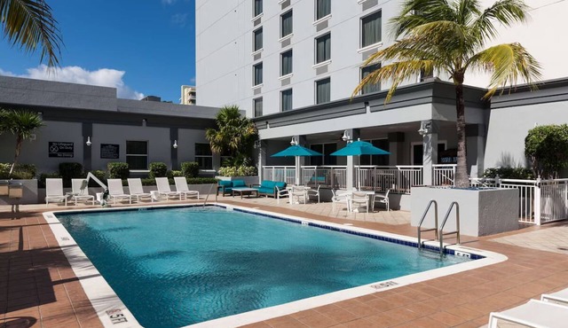 Romantic Getaway | Pool Access | Free Breakfast | Parking | Pets are Welcome