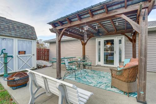Route 66 Gem! Charming Litchfield Home w/Yard
