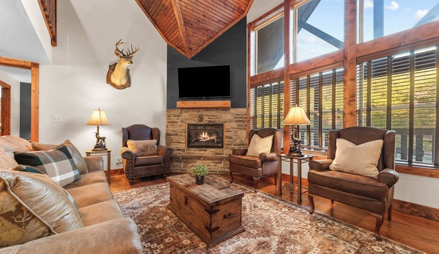 RUSTIC CABIN with 7 Master Suites! By Pool! in Reeds Spring