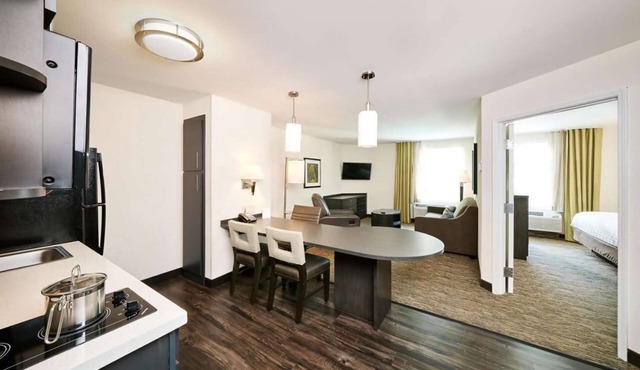 Rustic Getaway in Jacksonville! 2 Spacious Units, Full Kitchen, Pets Allowed!