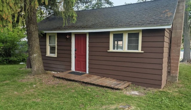 Rustic Lakefront Cabin near Saugatuck&South Haven