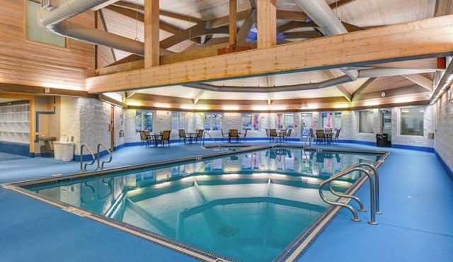 Rustic Lodge w/Heated Pool & Ski-in/Ski-out Access & Golfing- Perfect Retreat!