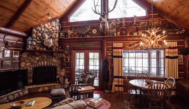 Rustic Luxurious Log Cabin on magestic Round Lake at Richardson Bay cabin 7