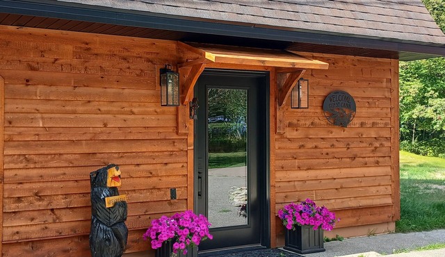 Rustic Moose Lakefront Guest Cabin on the Shore of Lake Superior