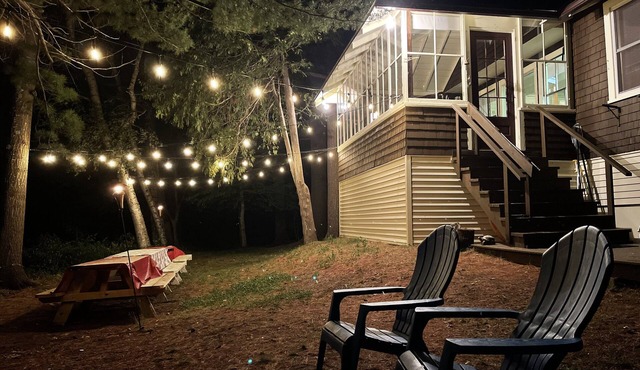 Rustic, peaceful lake house on Lake Cobbosseecontee; free WIFI, ADA friendly.