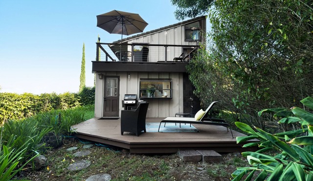 Rustic yet modern Upcountry retreat with breathtaking views!