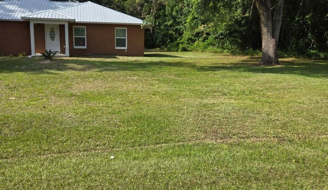 Safe, comfortable, large yard for parking RV, horse trailer parking, in Williston