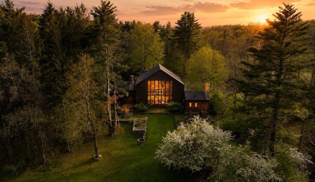 Sanctuary Banrn - Architectural Marvel in Chatham with Pond and Art