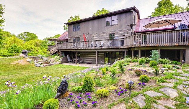 Sauna & Cold Plunge! Custom-Built Clarklake Cabin