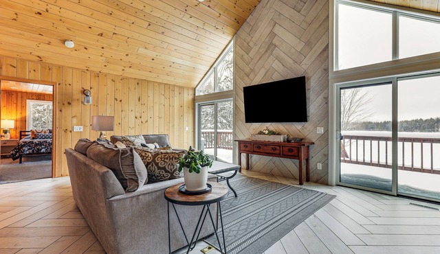 Sauna & Game Room! Tranquil Retreat on Grace Lake