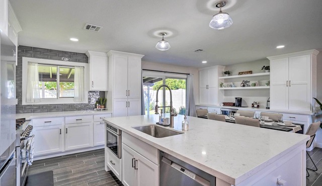 Scottsdale Home w/Putting Green, 3 Mi to Old Town