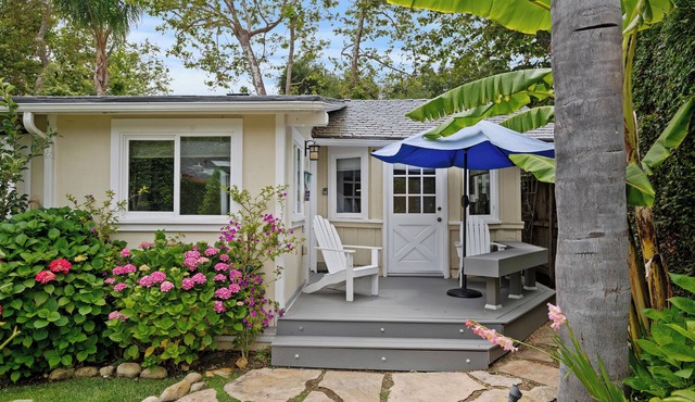 Seashell Cottage - Charming Hideaway at the Beach