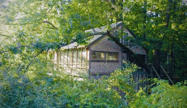 Secluded Magic Treehouse Escape; Hudson, NY.