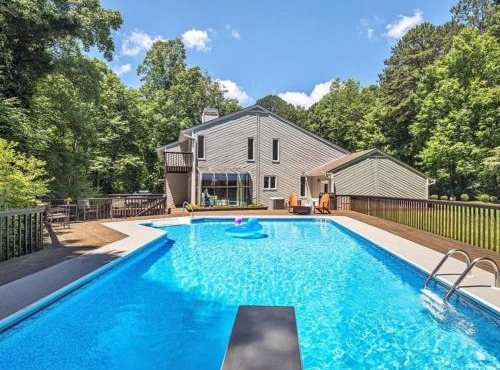 Secluded Oasis in Asheville! Game Room, Movie Theater, and Hot Tub * 20 min to Biltmore!