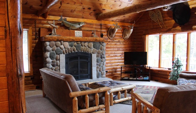 Seney Cabin with hot tub