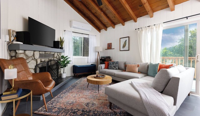 Serene 2 Bed 2 Bath Cabin with Hot Tub Nestled in San Bernardino Mountains in Crestline