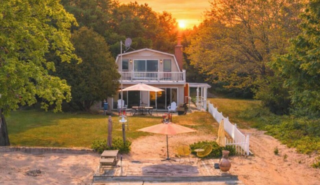 Serenity Shores Hideaway - Great Beach & Peaceful!