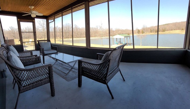 Shawnee National Forest Romantic Lake Cabin with Hot Tub, near Wine Trail