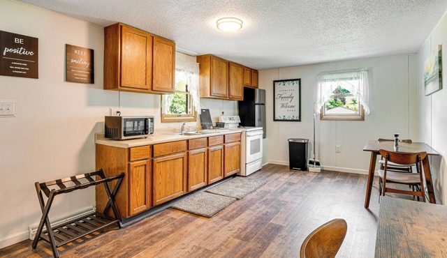 Shop, Explore & Relax! Apt 3 Mi to Dtwn Clearfield