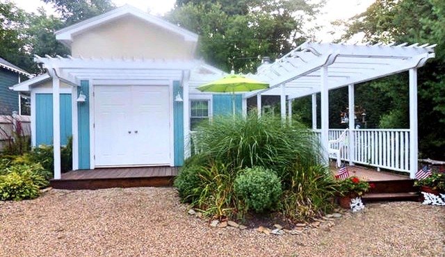 Shorewinds beachhouse Garden Gate opens directly to beachpath No roads to cross!