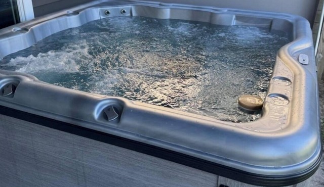 SilverLake House with Hot Tub, game room, huge yard, 1 mile from sand dunes.