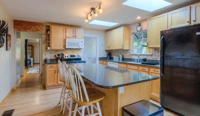 Single Level Home - Easy Access to Everything Cool in Boulder - Plus Garage in Boulder