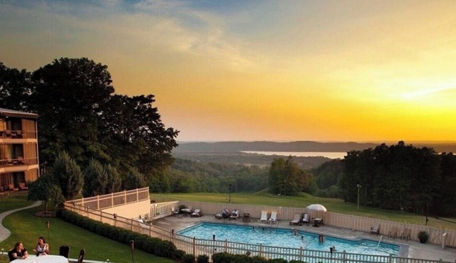 Ski Lodge w Pool/HotTub/Golf & Beach Club Access!