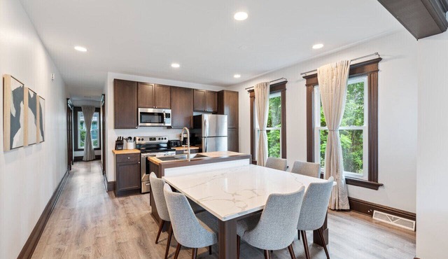Sleek Space: Open & Airy, Close to Key Spots in Syracuse