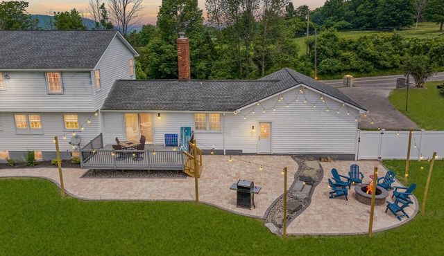 Sleeps 16, Nerf wall, Game Room, fully fenced yard