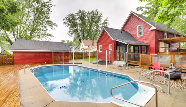 South Haven Oasis - Private Hot Tub, Pool & Grill!