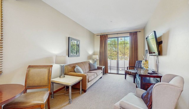 Southwestern charm with a pool & private patio - near shopping