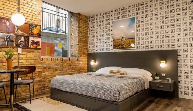 Spacious 2 King Suites – The Finnley Hotel