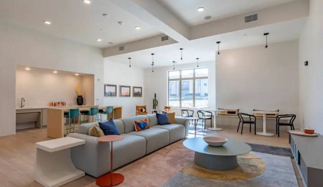 Spacious 2bd/2BA in Medical Center *Free Parking*
