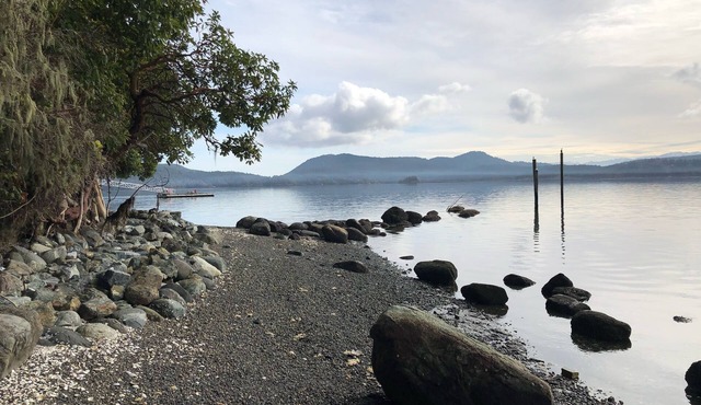 Spacious 2BR Unit on Waterfront Property with Beach Access - Sleeps 6 in Sooke