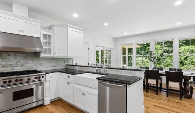Spacious 4-bedroom house in charming Shelter Island with AC