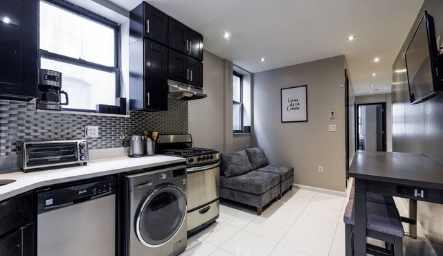 Spacious 4-bedroom apartment in tranquil New York with AC