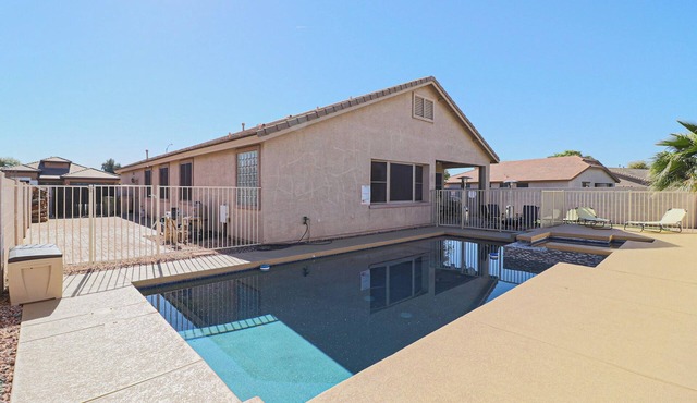 Spacious 4-bedroom house with AC and WiFi in tranquil Glendale, next to Westgate