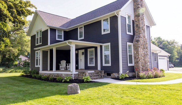 Spacious 4-bedroom house near Schafer Lake minutes off I-94. High Speed Wi-Fi.