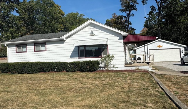 Spacious 4BR Accessible Lake House w/Dock Access, Pontoon & Hosting Spaces