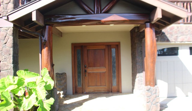 Spacious 5 bdrm Home steps from Hukilau Beach, AC, Ocean Views, 30-day